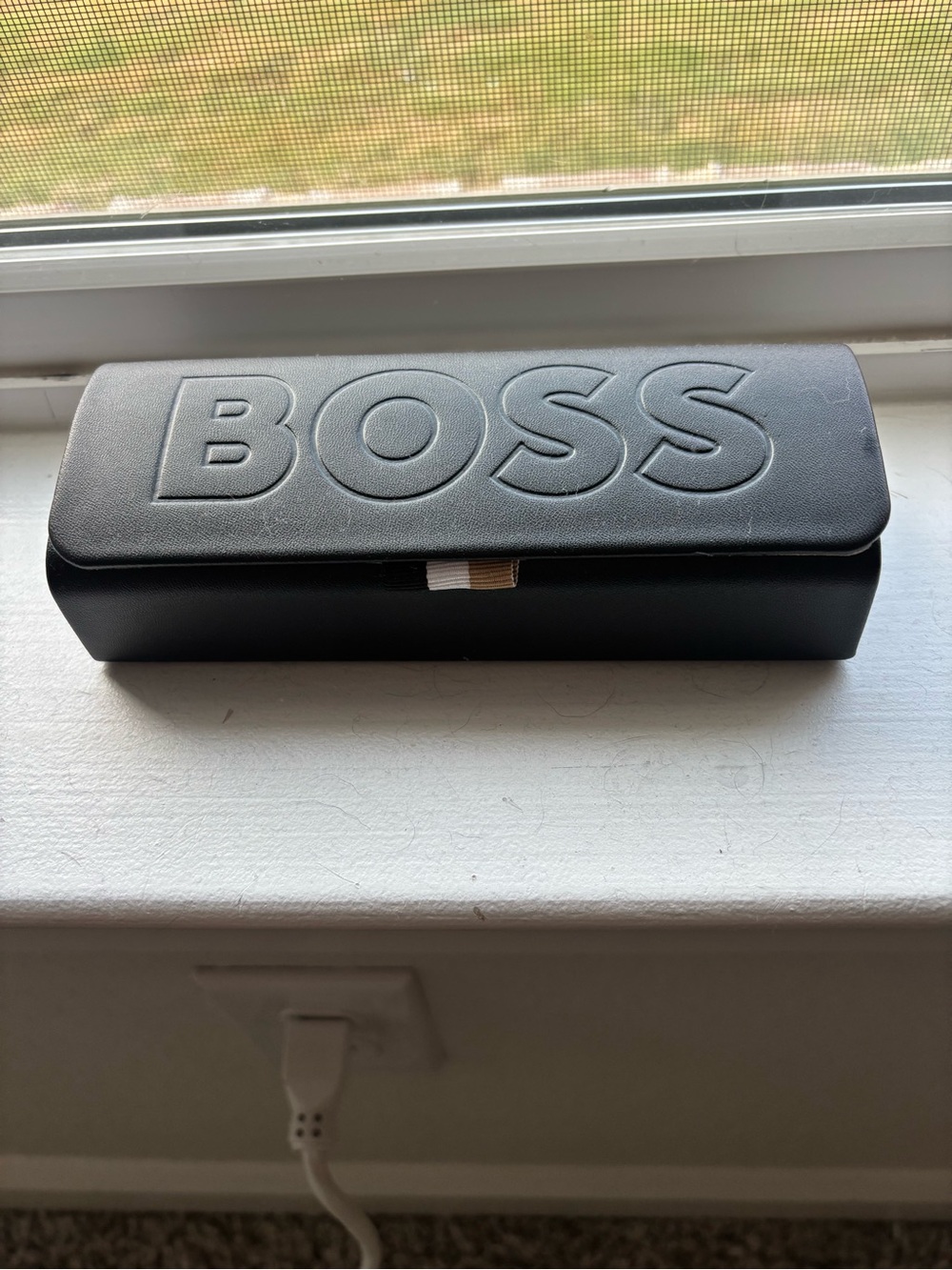 Boss Black Leather Wallet with Tricolor Ribbon Detail unisex mint